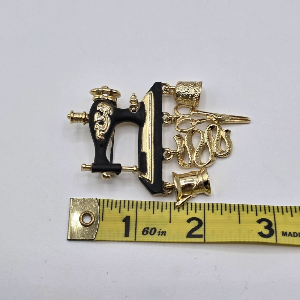 Danecraft Sewing Machine Charm Brooch Pin Miniature Spool Scissors Thimble Tape - Picture 4 of 8